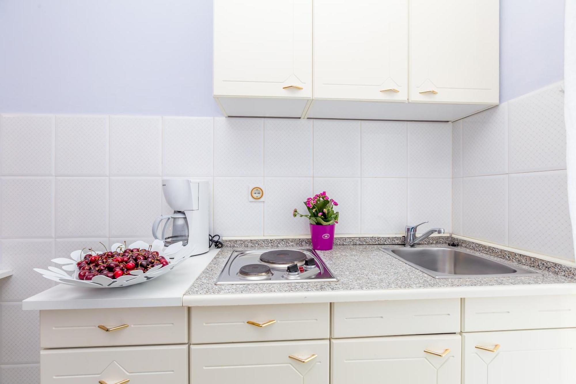 Ava Apartments Omišalj Rum bild