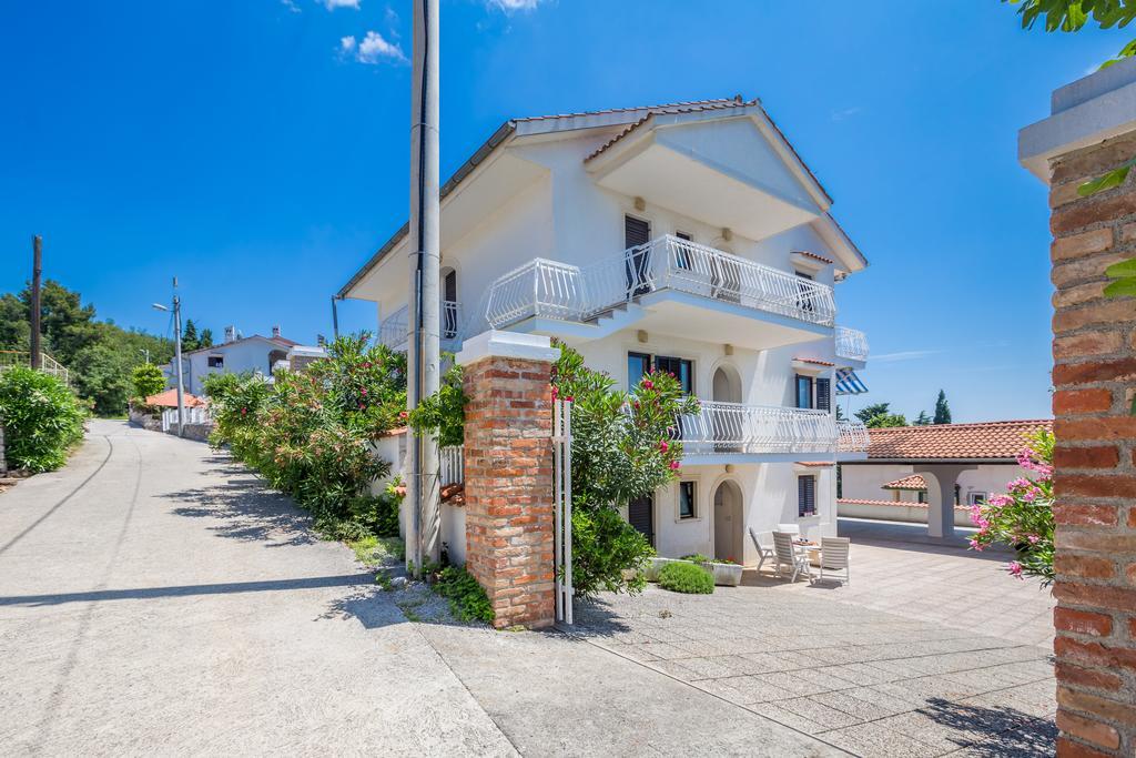 Ava Apartments Omišalj Exteriör bild