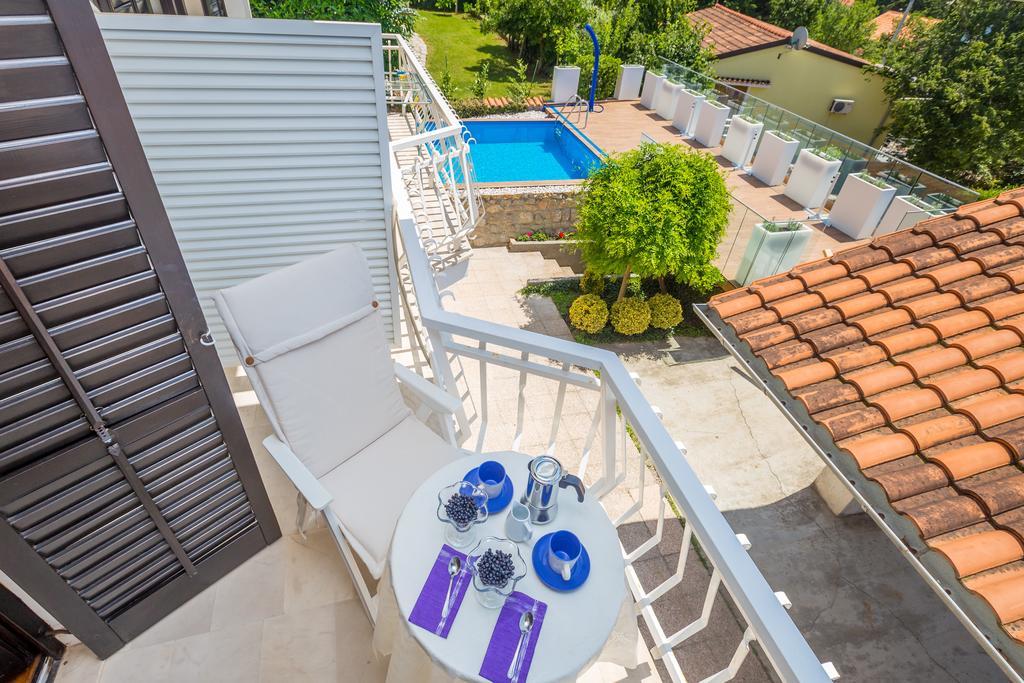 Ava Apartments Omišalj Exteriör bild